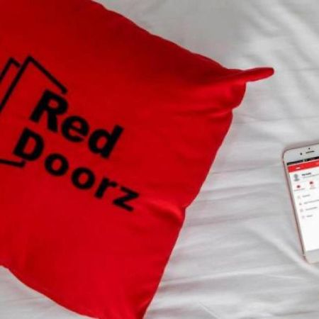 RedDoorz Plus @ Maguwo Kalasan Buitenkant foto