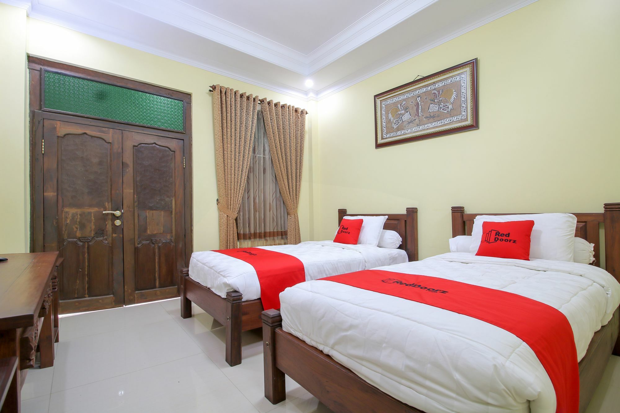 RedDoorz Plus @ Maguwo Kalasan Buitenkant foto
