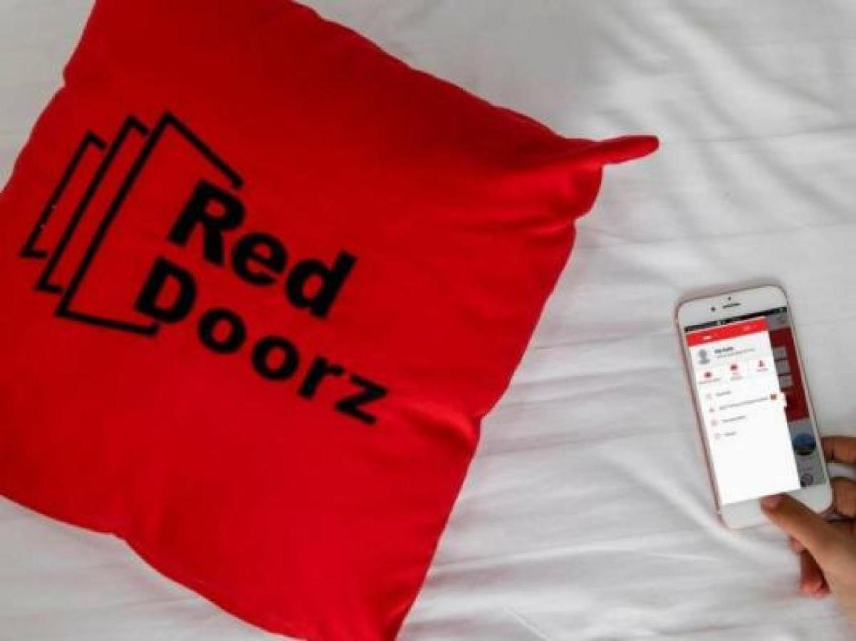 RedDoorz Plus @ Maguwo Kalasan Buitenkant foto